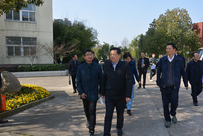 陶方启在市区调研督导复工复学准备工作时强调：扎实做好企业复工和学校复学准备工作 推动全市经济社会发展早日全面步入正常轨道